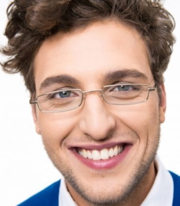 closeup-portrait-of-a-smiling-young-man-in-glasses-SBI-300855221-scaled-pn9uiq6tpgzcmbkprlf3mw70pjqfx1nkcsmoivkfq8